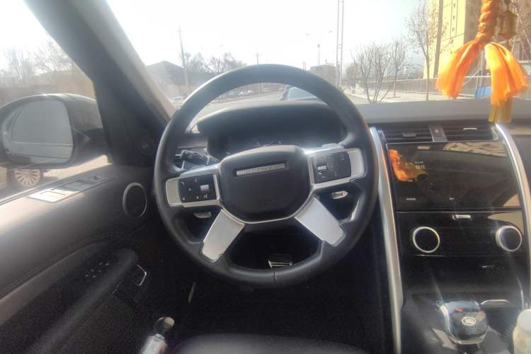 Used Land Rover Discovery 2024 360 PS Dynamic SE Steering Wheel