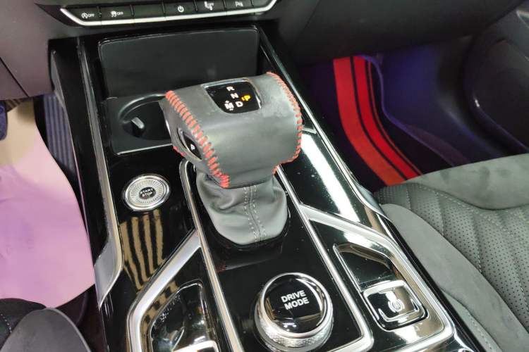 Used Hongqi HS5 2022 Revised Version 2.0T Smart Connect Flagship Edition Gear Lever