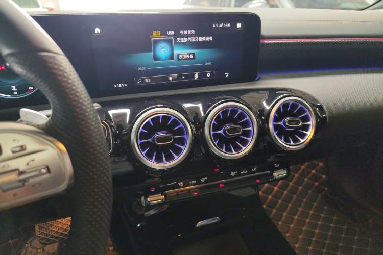 Used Mercedes-Benz A-Class 2022 Revised Version A 200 L Sport Sedan Fashionable Style
