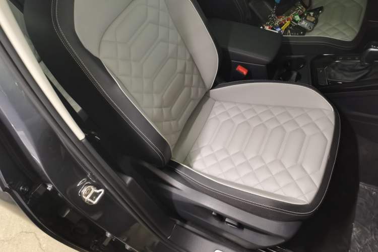 Used Volkswagen Tayron 2023 280TSI Two-Wheel-Drive Luxury Plus Advanced Version Right Front Seat