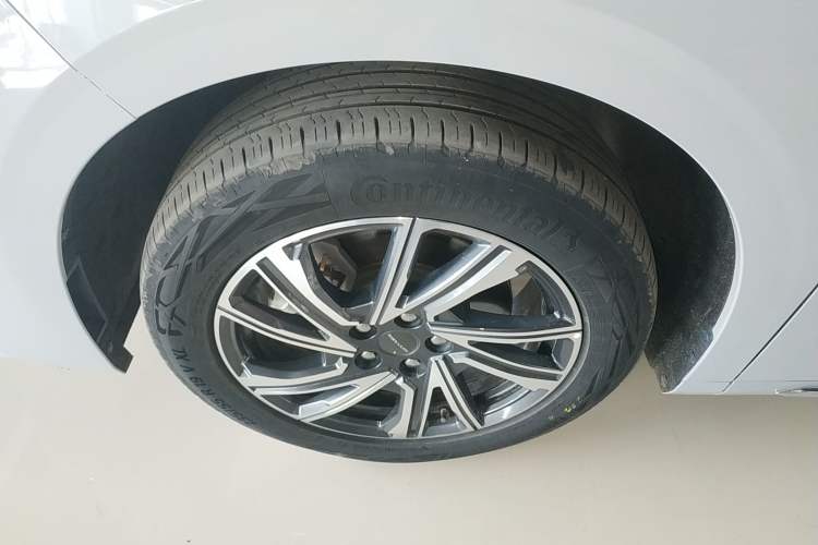 Used SAIC MAXUS G90 2022 2.0T Xingyun Seven-Seater Version Left Front Wheel Hub