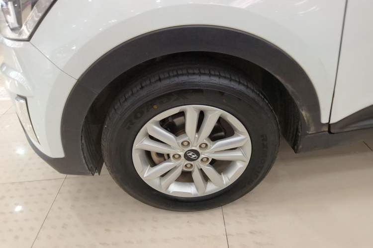 Used Hyundai ix25 2015 1.6L Automatic Two-Wheel Drive Fashionable GS Model Left Front Wheel Hub