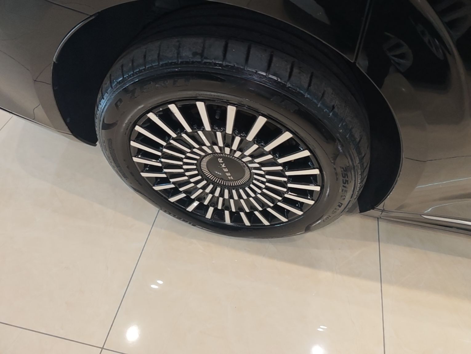 Zeekr 009 2024 Six-Seat Executive Version 4WD 108 kWh — снимка 11