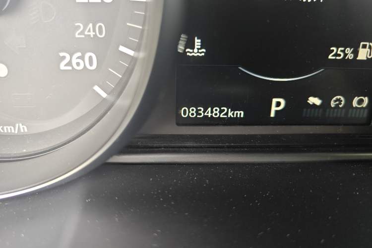 Used Land Rover Range Evoque 2018 240 PS SE Smart Brilliance Edition Odometer Close Up