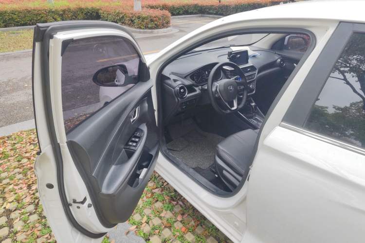 Used CHANGAN Alsvin 2018 1.5L DCT Luxury Model China V Standard Driver Seat