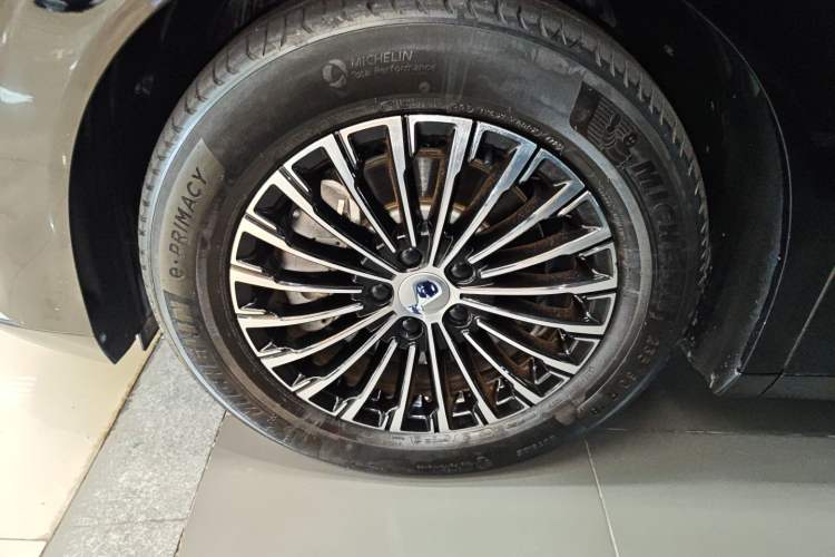 Used Denza D9 2024 DM-i 980 Four-Wheel Drive Prestige Model
