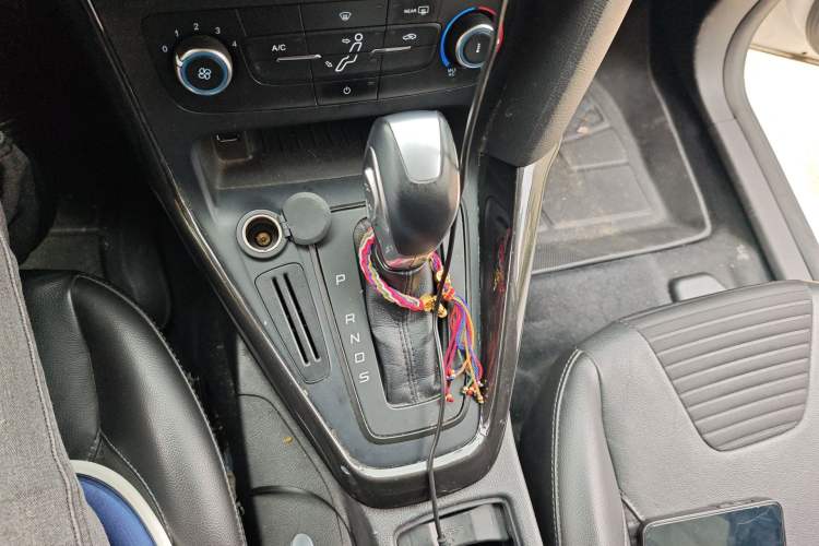 Used Ford Focus 2018 Hatchback Classic 1.6L Automatic Trendy SmartDrive Edition Gear Lever