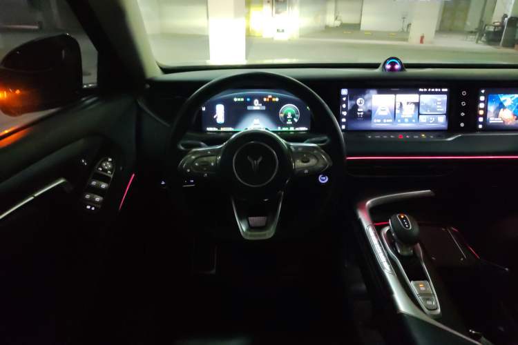 Used VOYAH FREE 2021 Four-Wheel Drive Standard Range-Extended Exclusive Luxury Package
