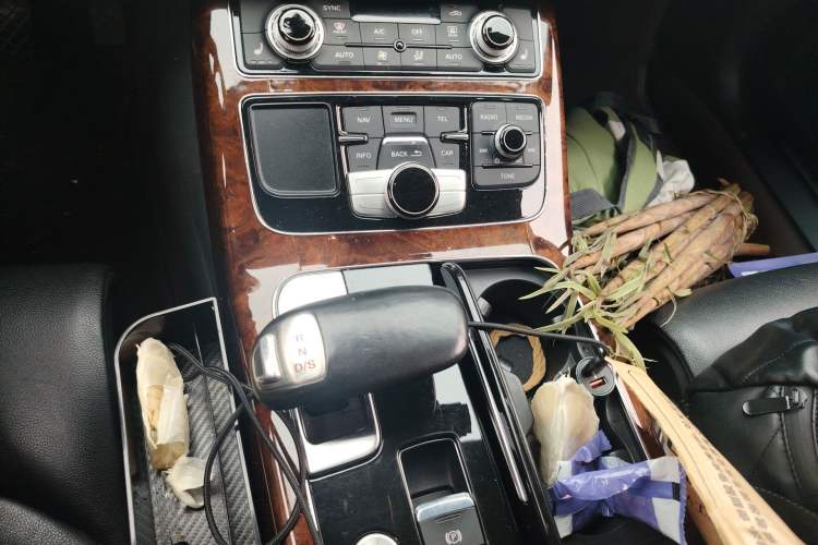 Used Audi A8 2013 A8L 45 TFSI quattro Comfort model Gear Lever