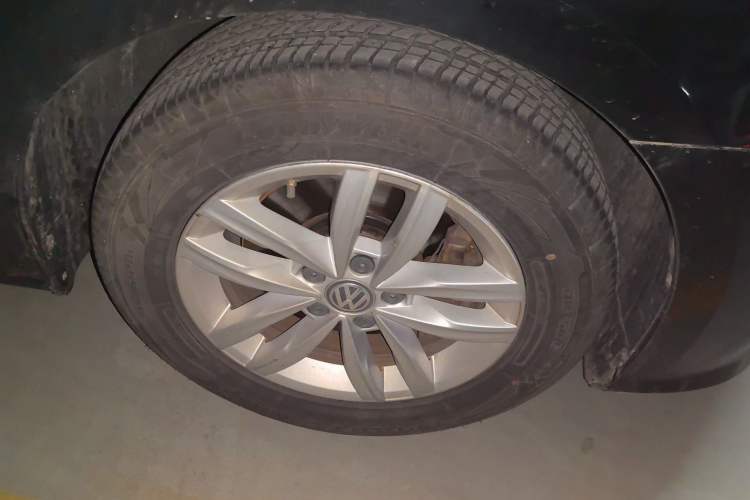 Used Volkswagen Passat 2016 330TSI DSG Luxury Edition Right Front Wheel Hub