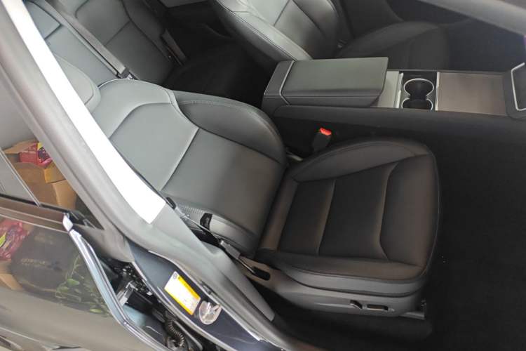 Used Tesla Model Y 2025 Rear-Wheel-Drive Version
