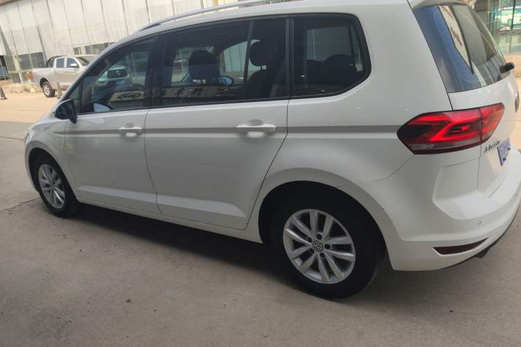 Used Volkswagen Touran 2018 Volkswagen Touran L 280TSI DSG Comfort Edition 7 Seats China VI Standard

