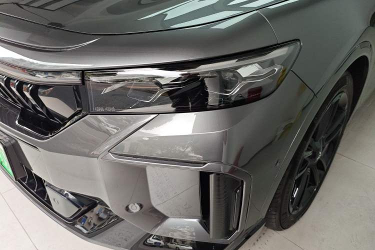 Used VOYAH FREE 2025 318 259 km All-Wheel-Drive Exploration Edition