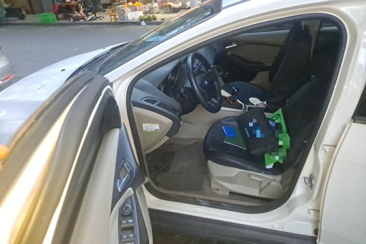 Used Ford Focus 2015 Sedan 1.6L Manual Comfort Model
