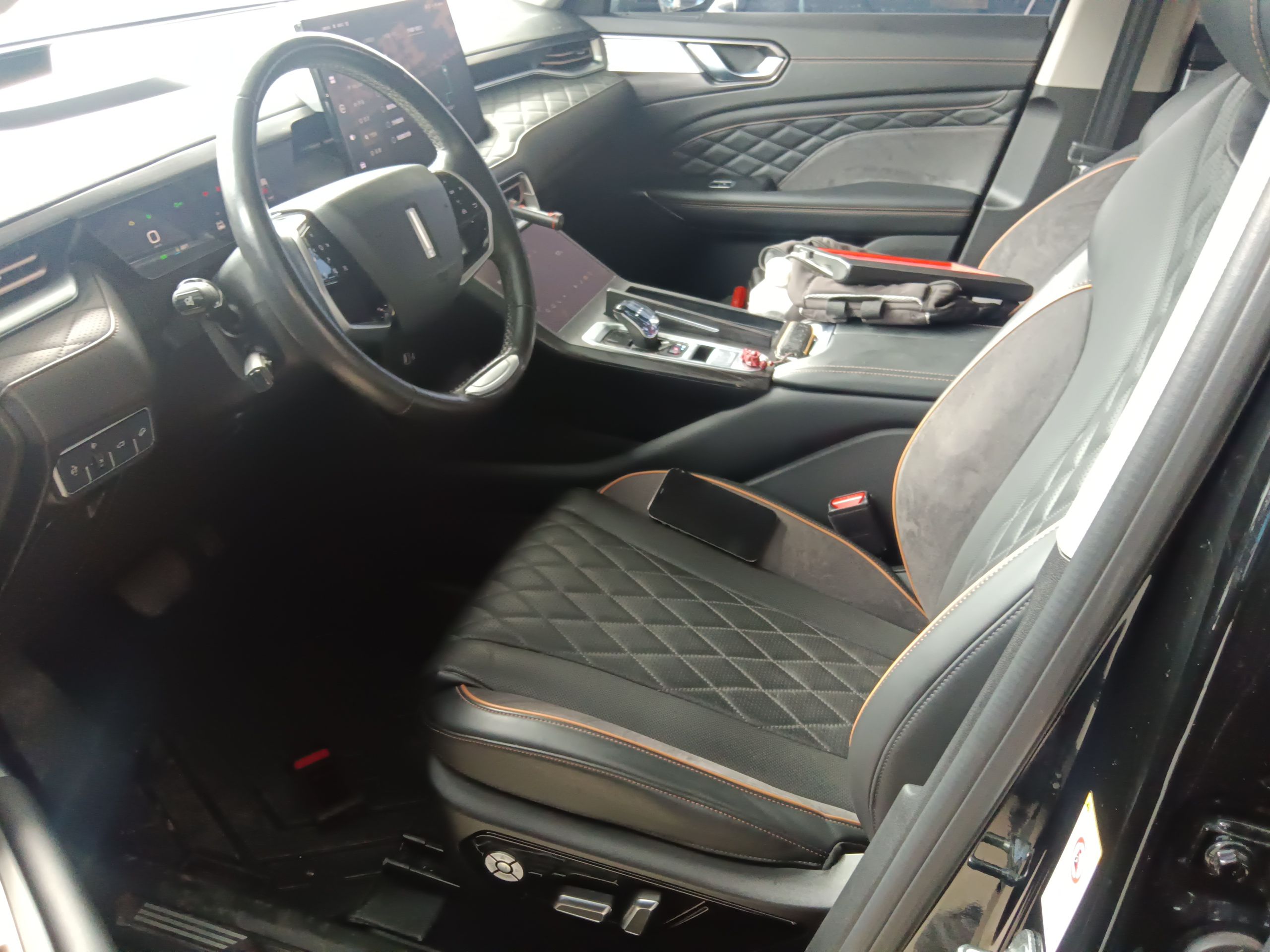 Переднее сиденье в автомобиле