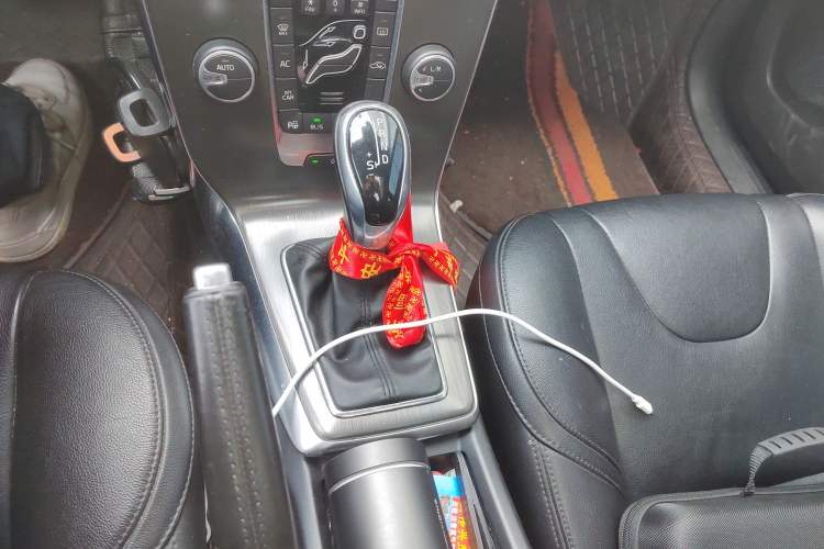 Used Volvo V40 2015 1.6T Zhiya Edition