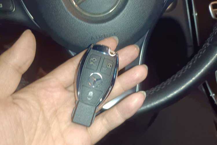 Used Mercedes-Benz GLC 2018 Facelift GLC 260 4MATIC Luxury Edition
