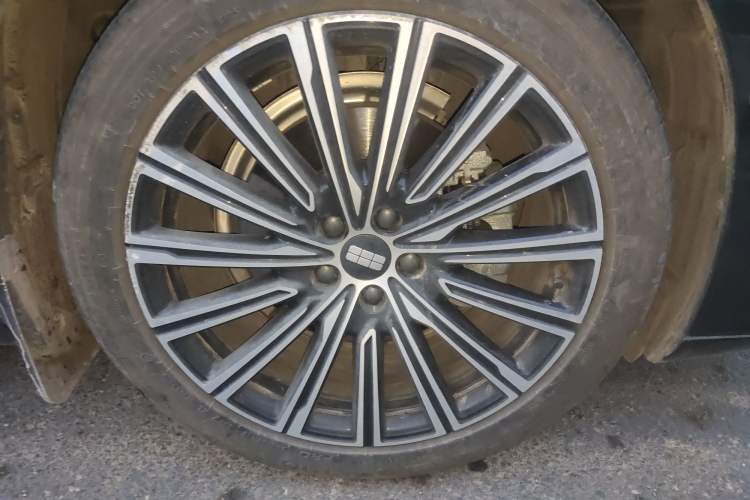 Used Geely Galaxy 8 2025 130km EM-i Flagship Edition Right Front Wheel Hub