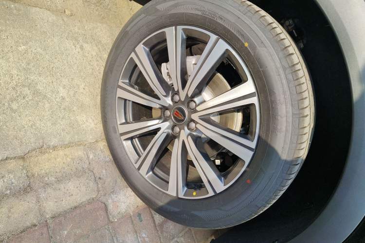 Used Hongqi HS7 PHEV 2025 Model 2.0T PHEV Four-Wheel Drive 2 Million Units Commemorative Edition 6-Seater