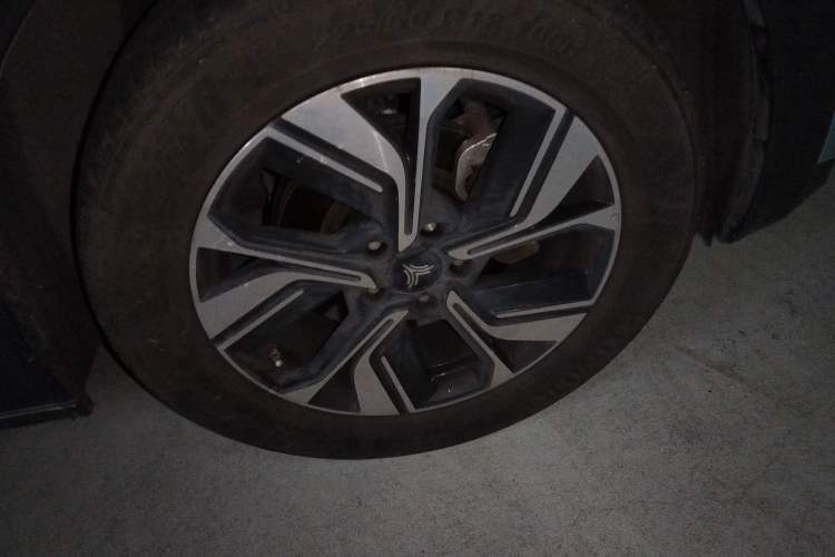 Used NETA U 2022 Zhi400 Pro Ternary Lithium Right Front Wheel Hub