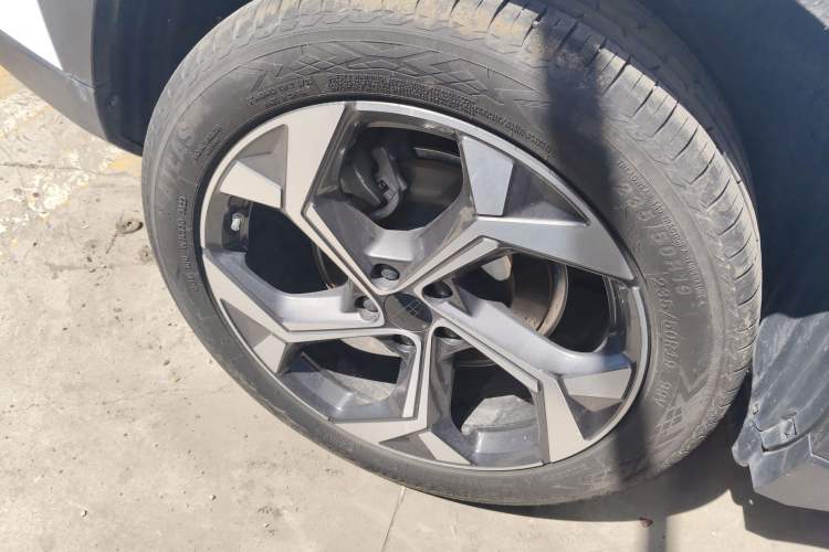 Used Geely Auto FX11 2023 1.5TD DCT Prestige Edition Right Rear Wheel Hub