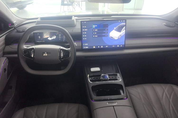 Used Geely Galaxy 8 2025 130km EM-P Starship Edition
