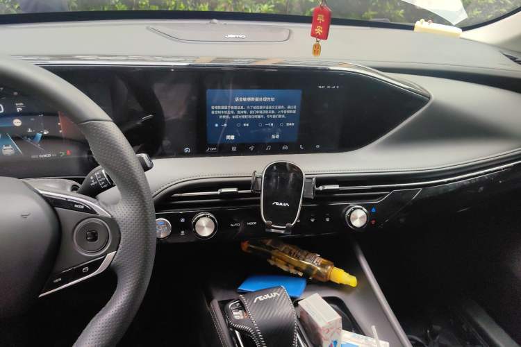 Used Dongfeng Aeolus Huge 2022 Mach Power 1.5T Dare-to-Love Edition Audio And AC Panel