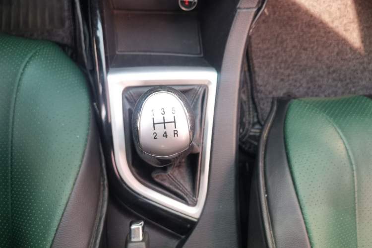 Used Changan Alsvin V7 2015 1.6L Manual Enjoyment Model China IV Standard
