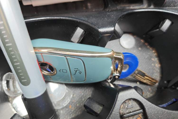 Used Mercedes-Benz E-Class 2020 Restyled E 300 L Sporty and Stylish Edition Vehicle Key