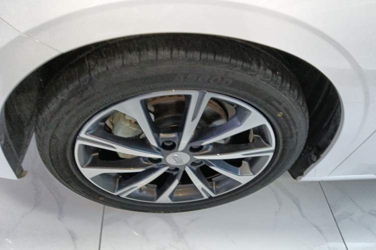 Used Geely Auto Emgrand 2025 4th Generation 1.5L CVT Flagship Version Exterior 4