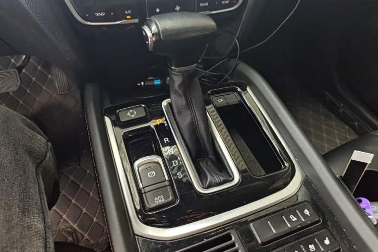 Used GAC Trumpchi GS8 2017 320T Two-Wheel Drive Luxury Smart Connectivity Version (7 Seats) Gear Lever