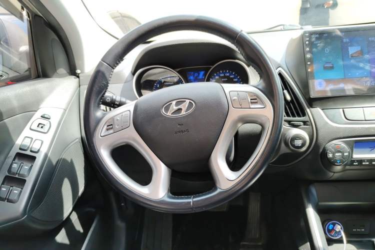 Used Hyundai ix35 2013 2.0L Automatic Two-Wheel Drive Smart GLS China IV Standard