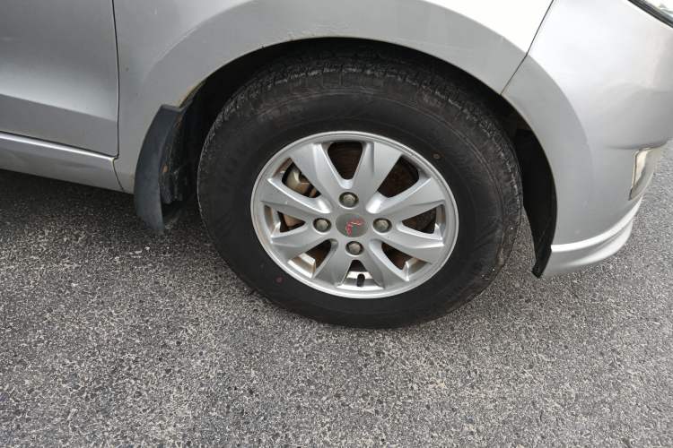 Used Wuling Hongguang 2015 1.5L S Basic Version China V Standard Right Front Wheel Hub