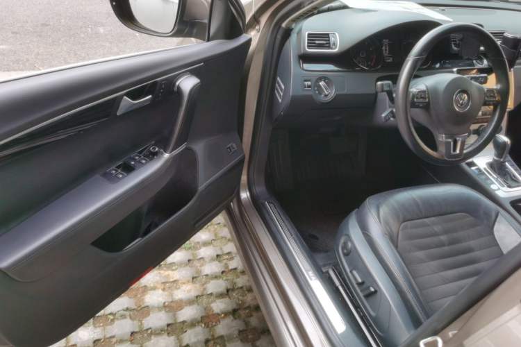 Used Volkswagen Magotan 2015 Facelift 1.8TSI Luxury Model Driver Seat