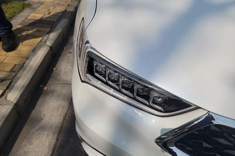 Used Acura TLX-L 2018 2.4L Deluxe Edition Right Front Headlight