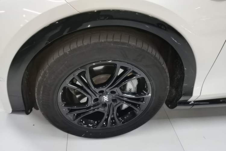 Used IM LS7 2023 90 kWh Elite Rear-Drive Version

