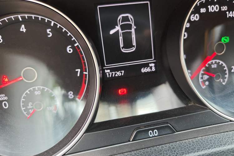 Used Volkswagen Golf 2016 230TSI Automatic Comfort Version Odometer Close Up