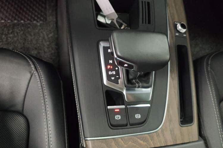 Used Audi Q5L 2022 Updated Version 45T Luxury Prestige Edition Gear Lever