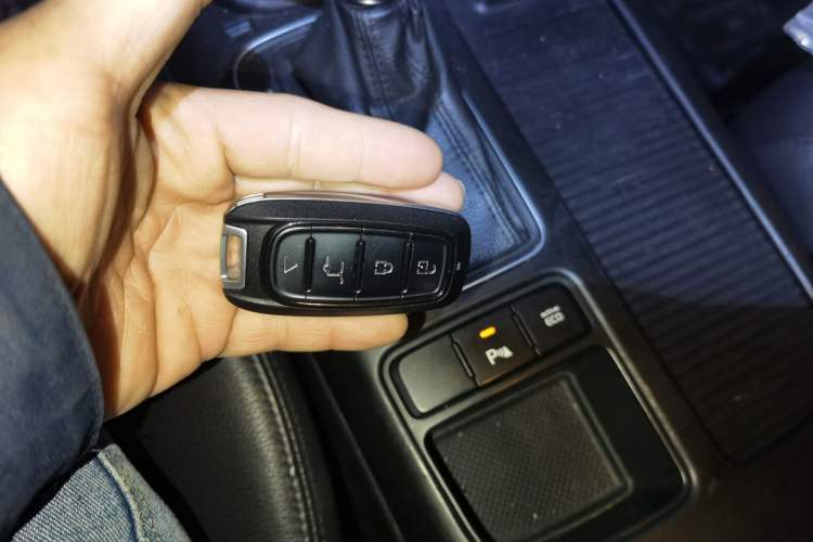 Used Kia Sorento 2013 2.4L 7-Seater Gasoline Luxury Version China IV Standard
