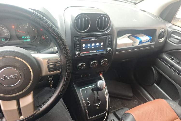 Used Jeep Compass 2011 2.4L four-wheel drive Comfort version