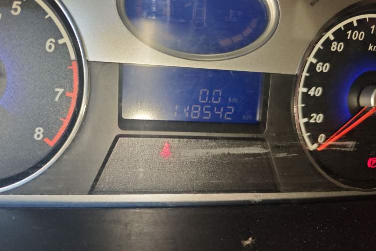 Used Geely Auto Classic Emgrand 2013 Sedan 1.8L Manual Entry-Level CNG Model
