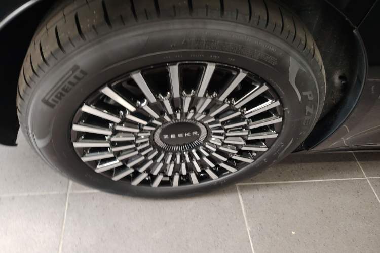 Used Zeekr 009 2024 Six-Seat Executive Version 4WD 108 kWh Exterior 5