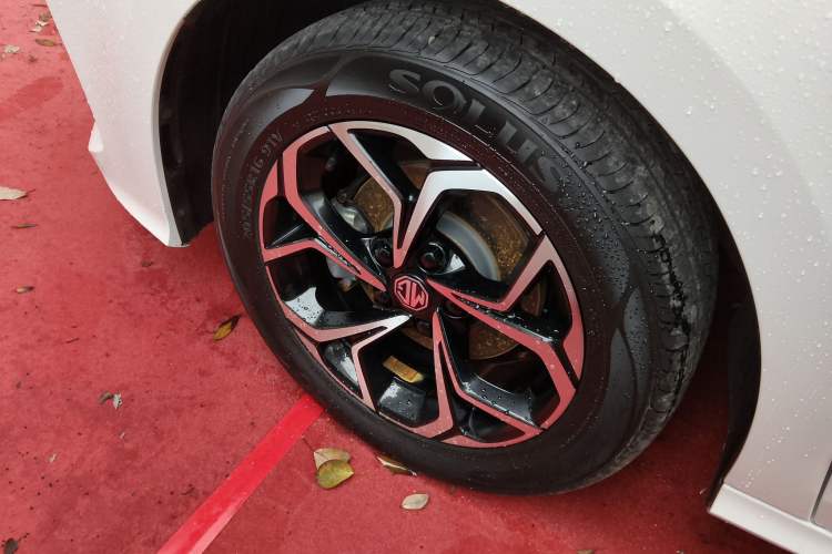 Used MG 5 2023 180 DVVT CVT Luxury Edition Left Front Wheel Hub