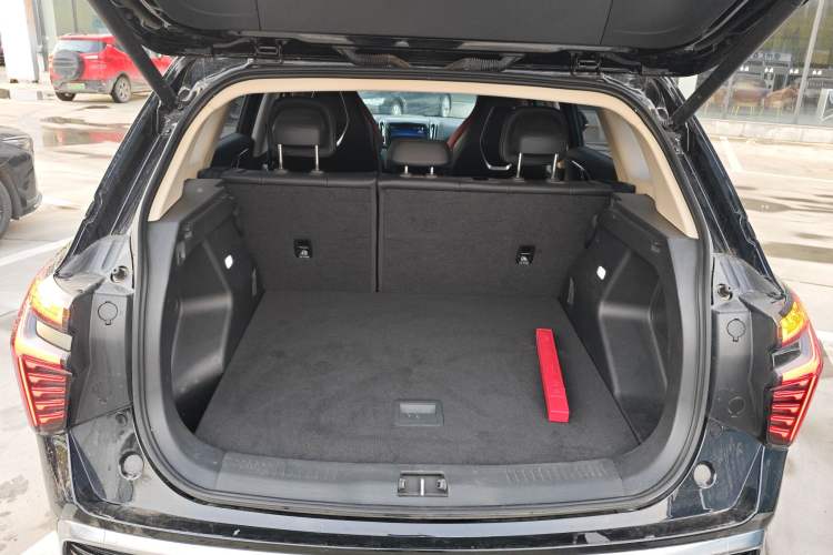 Used Hongqi HS3 2023 1.5T Two-Wheel Drive Shanwei Edition Trunk