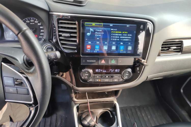 Used Mitsubishi Outlander 2019 2.0L Two-Wheel Drive Comfort Edition 5 Seats China VI Standard Audio And AC Panel