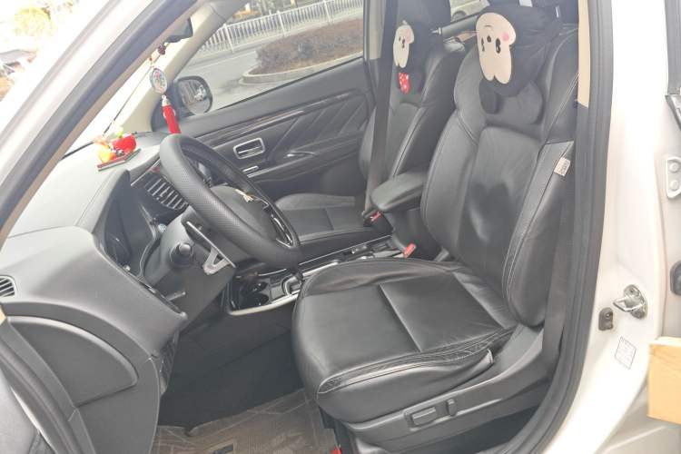 Used Mitsubishi Outlander 2019 2.4L 4x4 Zhi Xiang Edition 5 Seats China VI Standard
