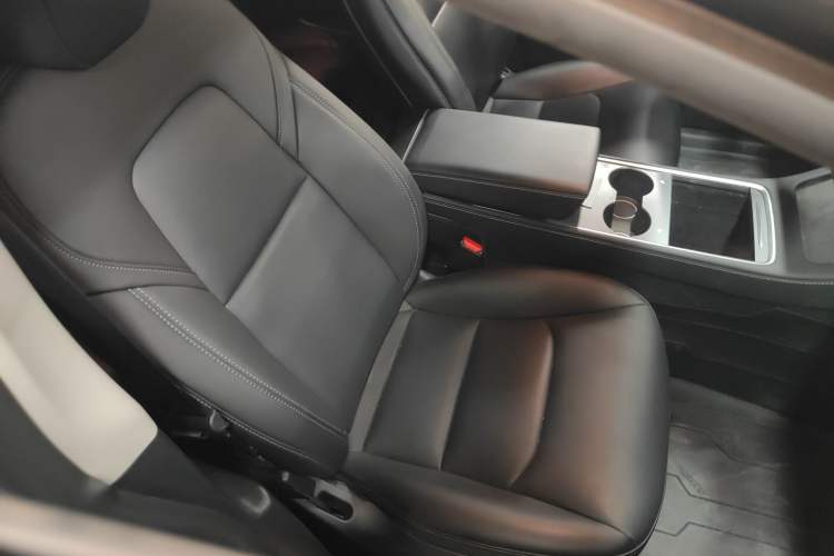 Used Tesla Model Y 2024 Rear-Wheel-Drive Version Right Front Seat