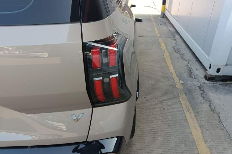 Used AION V 2024 Aion Tyrannosaurus 650 LiDAR Edition