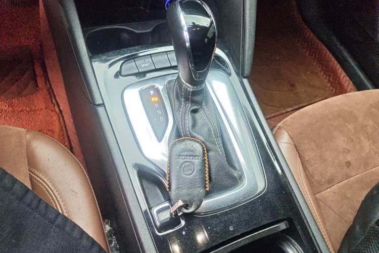 Used Buick Regal 2019 20T Elite Version China VI Standard Gear Lever