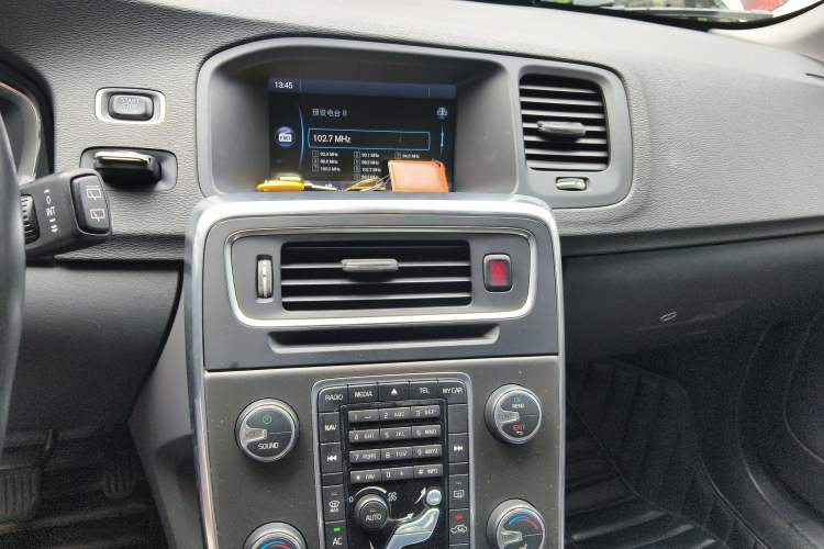 Used Volvo V60 2014 T5 Zhiya Edition